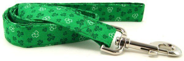 Tossed Shamrocks on Green Dog Leash (size: XS)